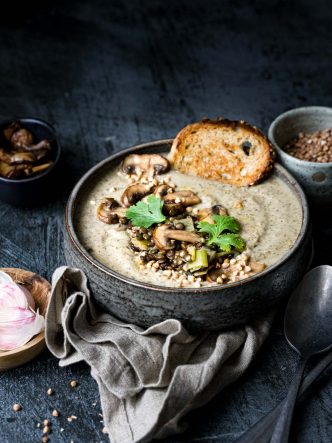 Velouté lentilles vertes, poireaux et sarrasin grillé