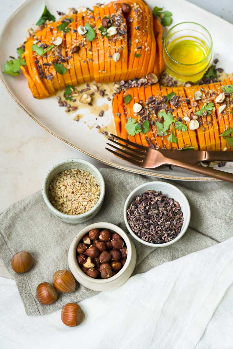 Faites une courge butternut façon Hasselback pour le repas ! - recette simple & rapide, sans lactose