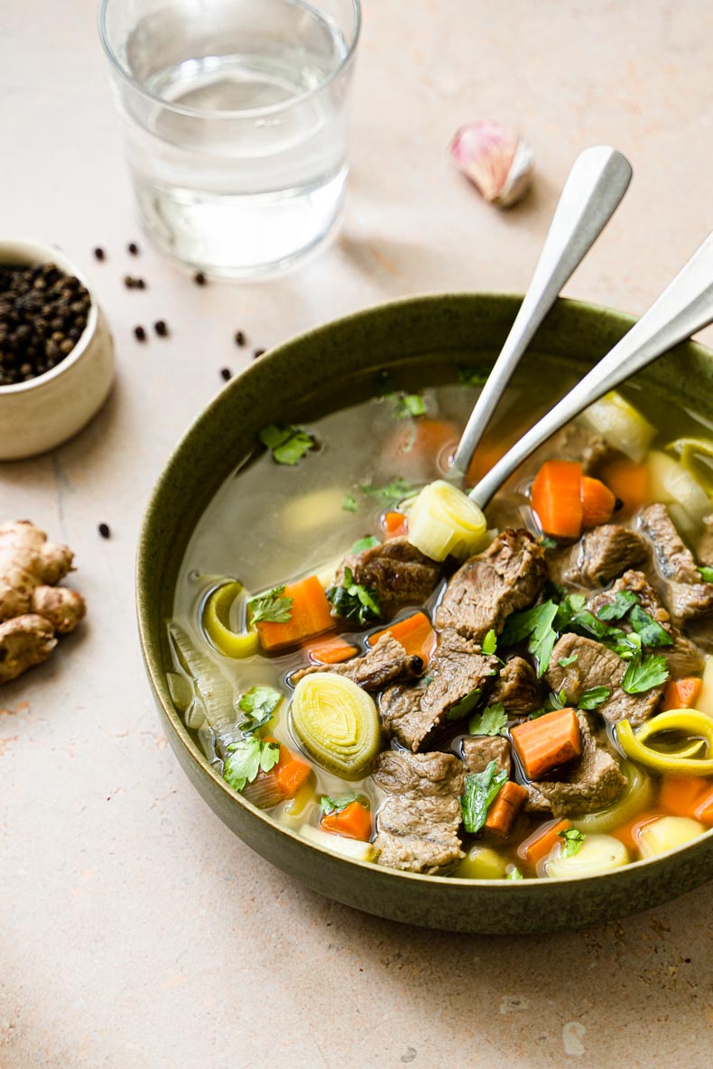 Bouillon de légumes à l'asiatique & paleron de boeuf