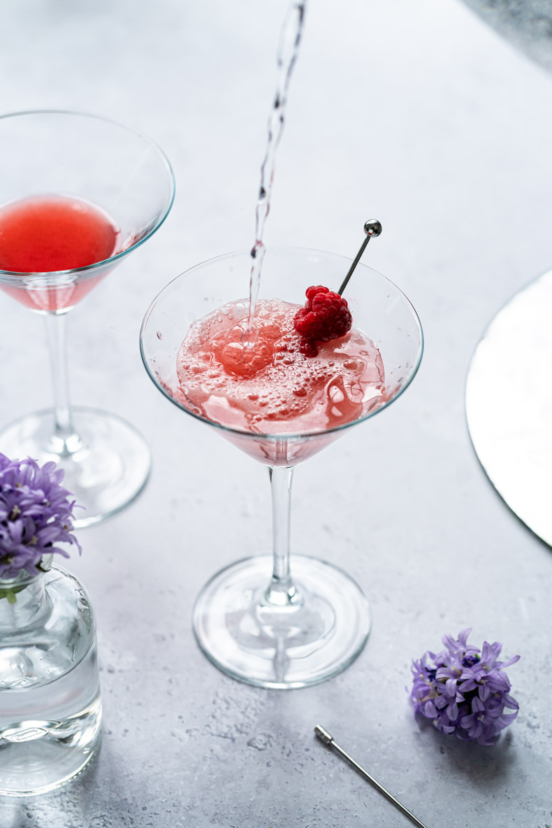 Un peu de fraîcheur avec un tonic frappé pour réaliser un délicieux Gin Fizz à la rhubarbe