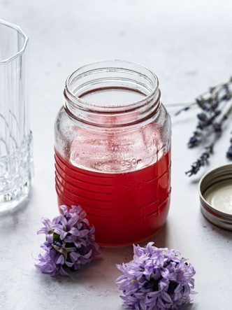 Faites votre propre sirop de rhubarbe à la vanille, pour vos desserts, cocktails, mocktails