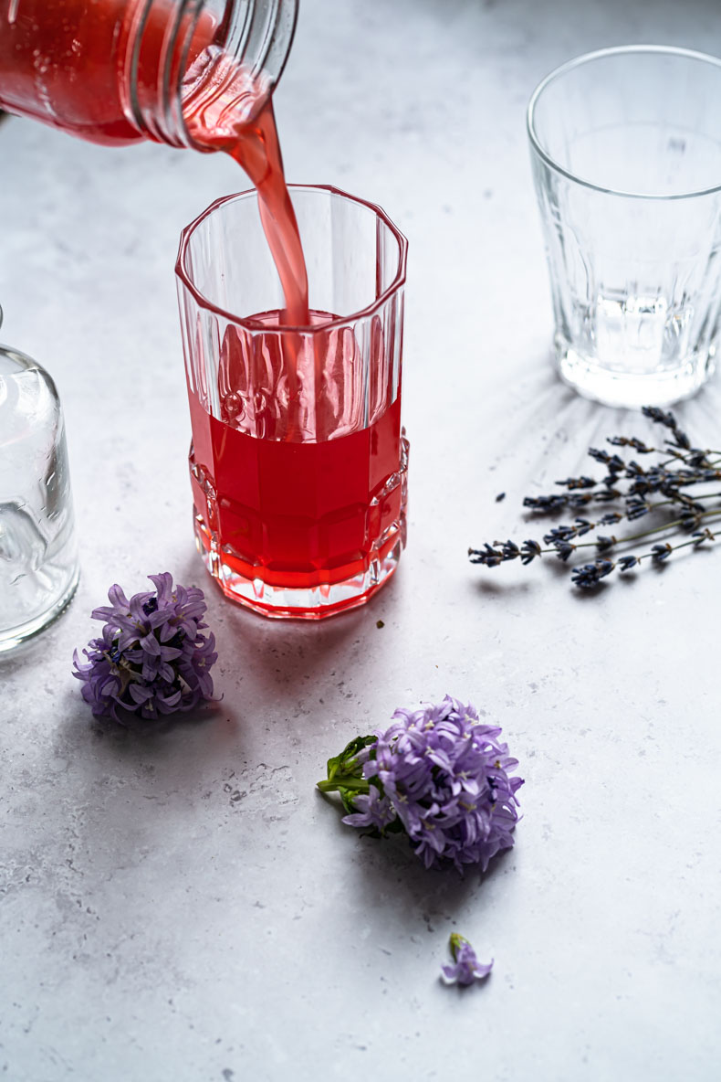 Sirop de rhubarbe à la vanille