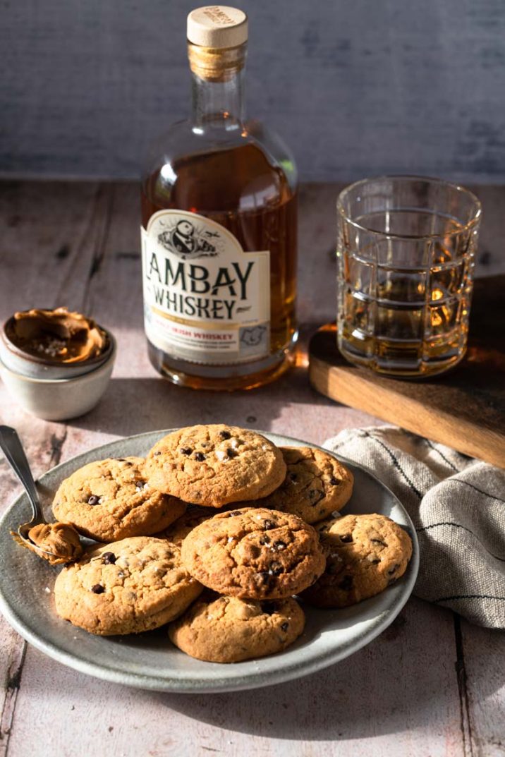Recette de cookies maison, aux pépites de chocolat noir, pâte de spéculoos & whisky Lambay