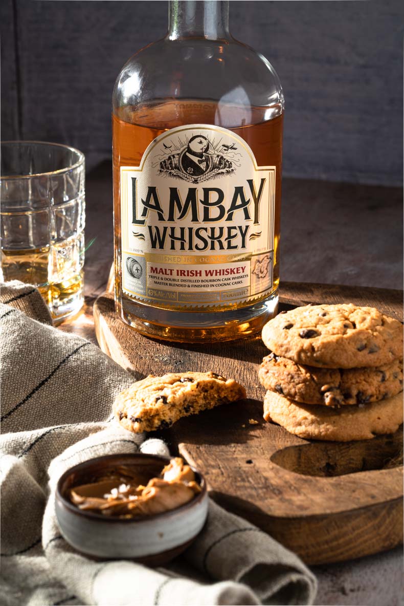 Cookies spéculoos, chocolat noir & whiskey Lambay, un whisky aux trois single casks vieillis en fûts de cognac 