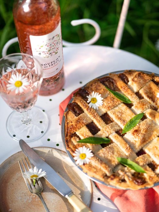 Rhubarb Pie à la verveine & fraises du jardin